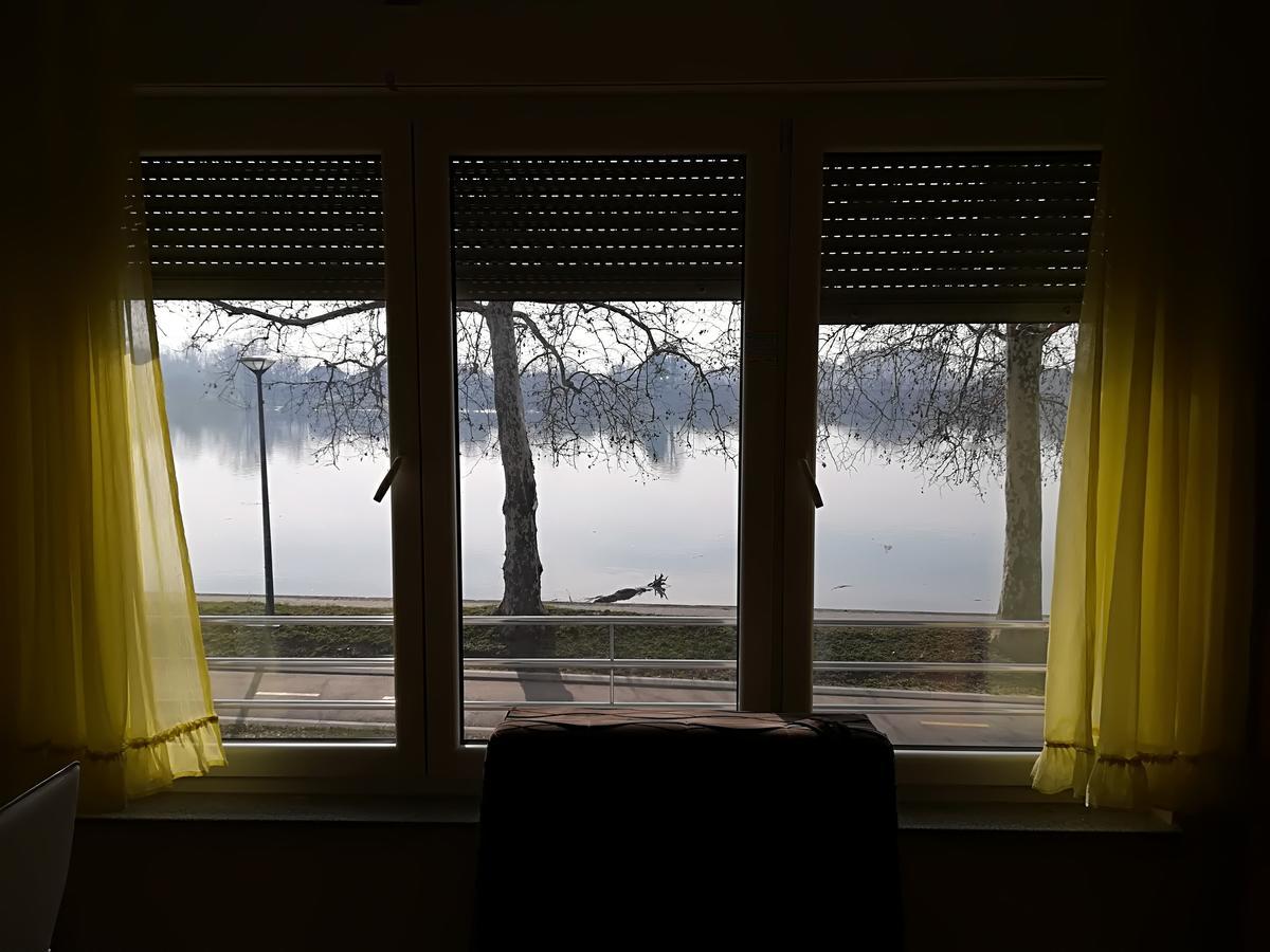 Guesthouse Sava スラヴォンスキ・ブロド エクステリア 写真
