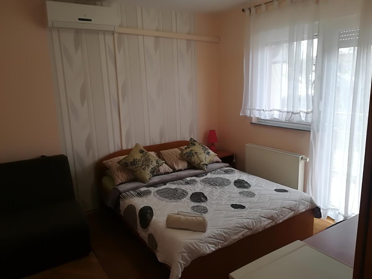 Guesthouse Sava スラヴォンスキ・ブロド エクステリア 写真