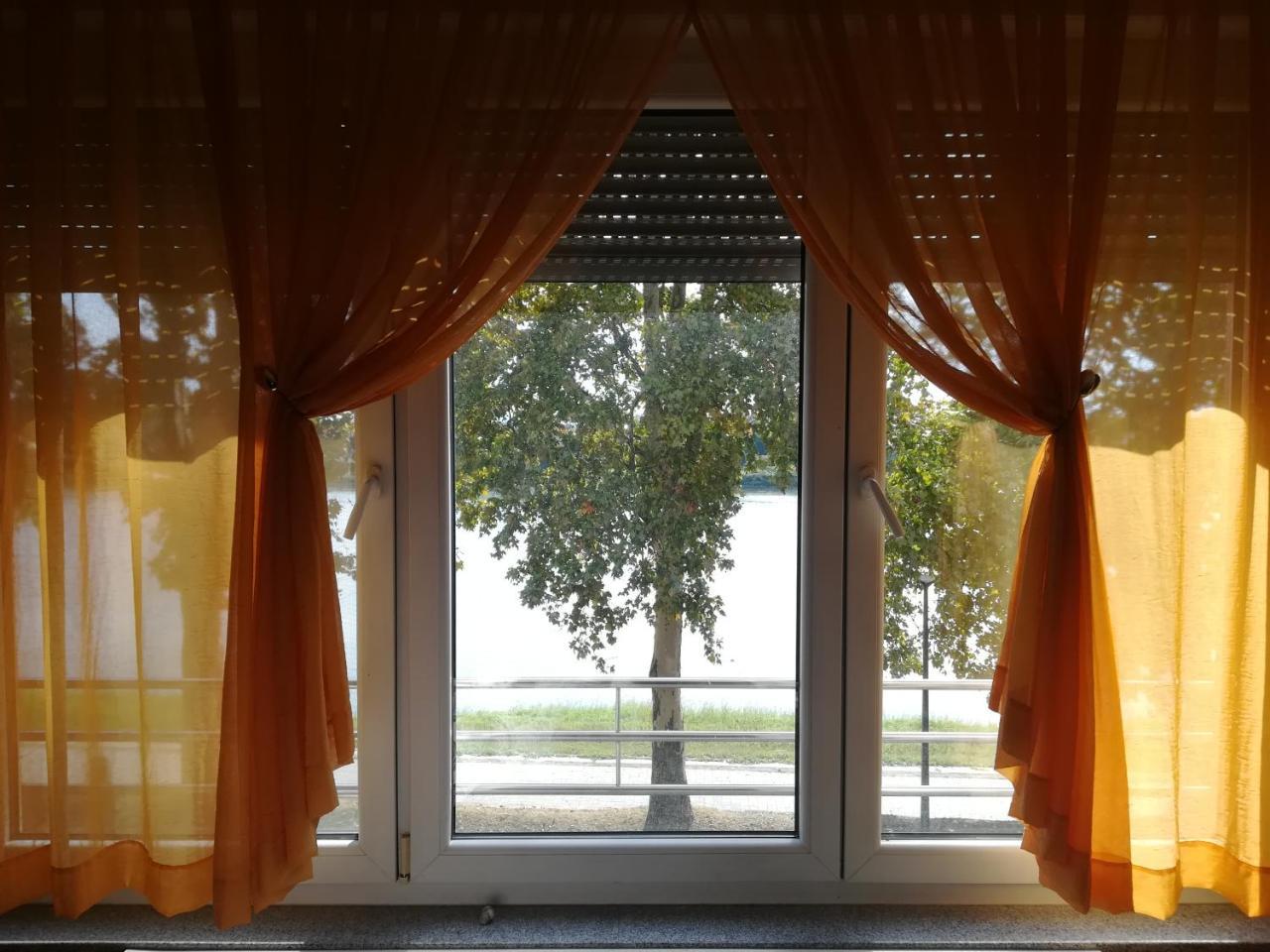 Guesthouse Sava スラヴォンスキ・ブロド エクステリア 写真