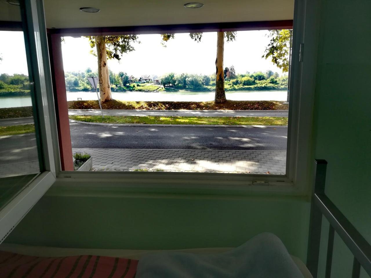 Guesthouse Sava スラヴォンスキ・ブロド エクステリア 写真